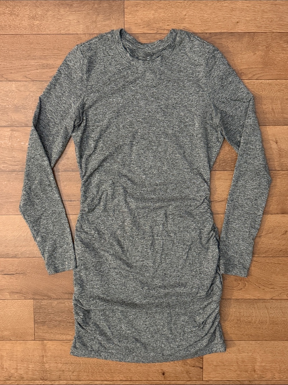 Vuori Size Medium Halo Essential Dress Heather Style VW608 DreamKnit Ruched Soft